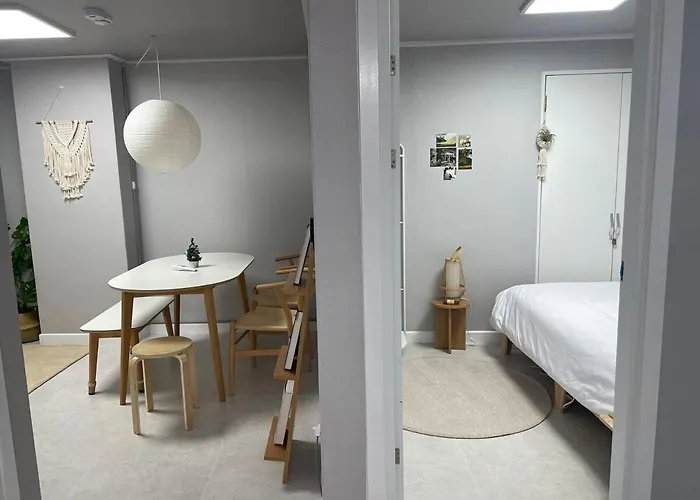 Cozy Corner # 1 Minute From Dongdaemun Station # Ddp # Pretty